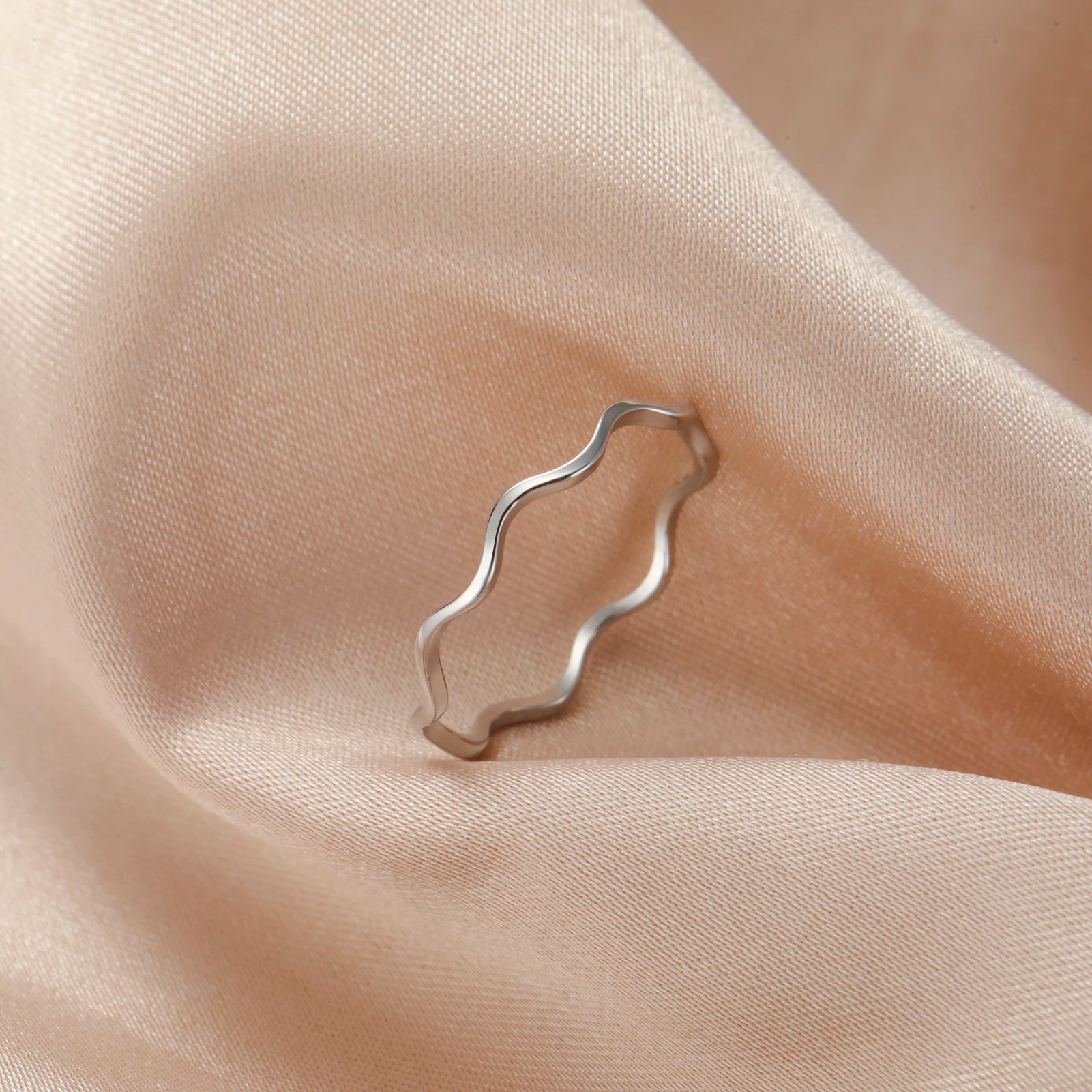 Anillo Minimalista Ondulado - Acero 316L Ruleless
