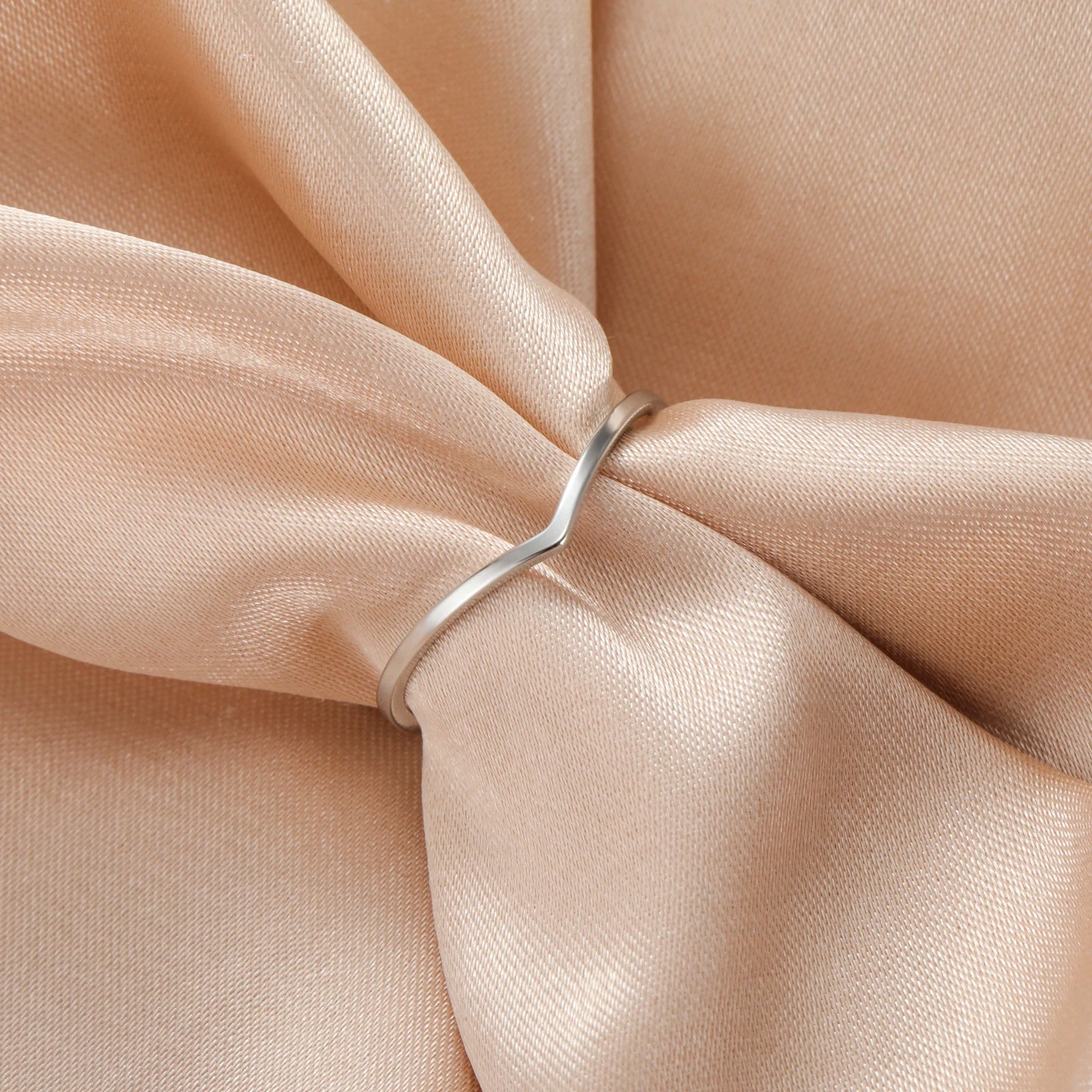 Anillo Minimalista Ondulado - Acero 316L Ruleless